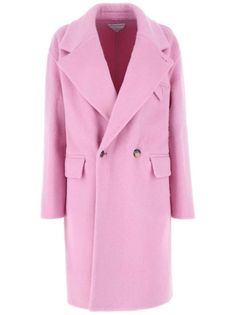 This coat from Bottega Veneta stands out with its vibrant ultra pink color, crafted from a soft alpaca wool-blend, making it an ideal choice for enhancing stylish ensembles. It includes wide notch lapels, a double-breasted button closure, and functional pockets.

- Color: Ultra pink
- Material: Alpaca wool-blend
- Lapels: Wide notch
- Closure: Double-breasted button
- Pockets: Practical pockets Pink Wool Coat, Wool Blend Jacket, Wool Blend Coat, Double Breasted Coat, Outerwear Coats, Look Chic, Luxury Fabrics, Wool Coat, Bottega Veneta