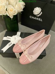 Size: 35-47 It comes with Dust box, Care manual, Tag, and Paper bag.Size Guide: Chanel Vogue, Ballet Flats Pink, Heels Designer, Pink Flats, Pink Chanel, Nude Heels, Pretty Shoes, Dream Shoes, Lace Up Heels