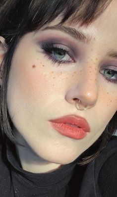 Goth Cottagecore Makeup, Makeup For Blue Eyes Brown Hair, Whimsigoth Makeup Aesthetic, Soft Goth Makeup Grunge, Whimsigoth Makeup, Witchy Makeup, Alt Makeup, Rave Makeup