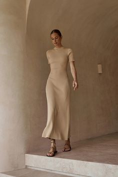 Short Sleeve Midi Dress, Winter Vest, Glad Rags, Beige Dresses, Fitted Style, Beige Aesthetic, Midi Short Sleeve Dress, Fashion Mistakes