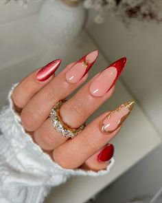 Nails French Tip Christmas, Red Cat Eye Nail, Cat Eye Nail Ideas, Nails Inspo Christmas, Christmas Nails French Tip, French Tip Christmas Nails, Christmas Nails Elegant, French Tip Christmas, Cat Eye Nail Designs