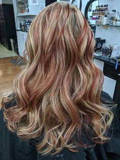 Blonde Hair With Red And Brown Lowlights Chunky Highlights, Cherry Red Highlights In Blonde Hair, Dark Red Lowlights In Blonde Hair, Violet Lowlights In Blonde Hair, Dark Blonde Hair With Red Highlights, Red Lowlights In Blonde Hair, Blonde Bolyage, Red Lowlights, Chunky Blonde Highlights