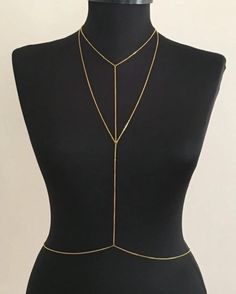 Elevate your style with this handmade, minimalist body chain designed to add a touch of elegance to any outfit. Whether you're dressing up for a special occasion or want to enhance your everyday look, this body chain is versatile enough to complement any wardrobe. Handcrafted with Care: Each piece is meticulously made to ensure quality and durability, using lightweight yet sturdy materials for a comfortable fit. Minimalist Design: A simple yet stylish chain that wraps effortlessly around your bo Body Chain Outfit, Chain Outfit, Jewelry Delicate, Belly Chain, Body Chain Jewelry, Chain Jewelry, Body Jewellery, Everyday Style, Festival Outfits