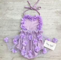 VIOLET – PLAYSUIT Baby In Wedding Dress, Purple Flower Girls, Cake Smash Photo Shoot, Flower Girl Dresses Vintage, 1st Birthday Dresses, First Birthday Dresses, Girls Tutu Dresses