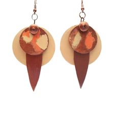 Add a pop of color and sophistication to any outfit with these exquisite brown, beige, and orange geometric dangle paper earrings. Handcrafted with utmost care and attention to detail, these unique earrings are a true work of art. The elegant combination of warm hues and geometric patterns will instantly elevate your style. Each earring is delicately adorned with copper accents, adding a touch of richness and glamour. Lightweight and comfortable to wear, these earrings are perfect for any occasion - whether it's a casual day out or a special evening event. Make a bold fashion statement and embrace your individuality with these stunning geometric dangle paper earrings. Artsy Brown Drop Earrings, Brown Dangle Earrings With Artsy Style, Brown Geometric Earrings Gift, Brown Geometric Earrings As Gift, Artistic Copper Earrings, Artistic Brown Copper Earrings, Handmade Brown Geometric Earrings, Earrings Boho Chic, Dangle Earrings Boho