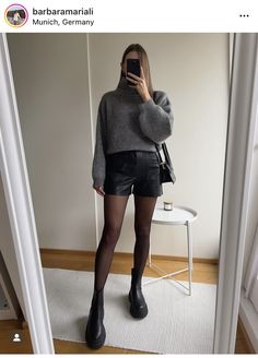 Leather Skirt And Sweater Outfit, Tight Skirt Outfit, Black Boots Outfit, Inspo Instagram, Sheer Tights, Outfit Inspo Fall, Black Tights, Winter Fashion Outfits, Kendall Jenner