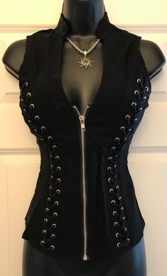 Women Biker Clothes, Biker Chick Outfit, Chick Outfit, Most Paused Movie Scenes, 90s Fashion Grunge, Corset Fashion, Some Like It Hot, Biker Chick, Hot Outfits