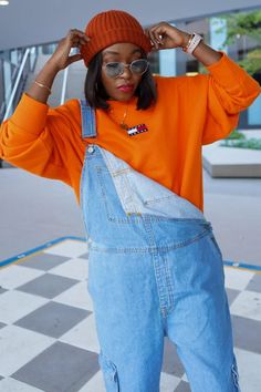 90s Outfit Overalls, Tomboy Chic Outfits, 90s Fashion Black Women, 90s Outfit Ideas, Sneaker Outfits Women, 90s Party