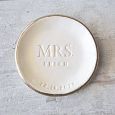 a white plate with the words mr and mrs fried printed on it's side