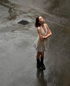 Foto Ideas Instagram, Laura Lee, Look At You, Divine Feminine, In The Rain, Fitness Inspo, Rainy Day, The Rain, Cool Girl