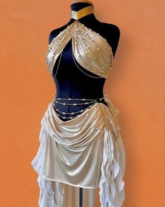 Siren Fashion, Siren Outfits, Dr Mundo, Fashion Women Outfits, Old Celebrities, Instagram Jewelry, Boutique Clothes, Hair Women, Fantasy Gowns