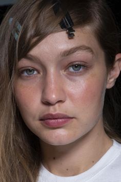 Model Face Without Makeup, Bella Hadid Without Makeup, Girls Without Makeup, Gigi Hadid Beauty, Quotes Unique, 23 Birthday, Celebs Without Makeup, Gigi Hadid Outfits, Aesthetic Photoshoot