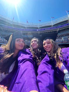 Nyu Nursing School, Usa College Aesthetic, Nyu Graduation Pictures, Graduating College Aesthetic, College In Nyc, Nyu University Aesthetic, Nyc College Aesthetic, New York University Aesthetic