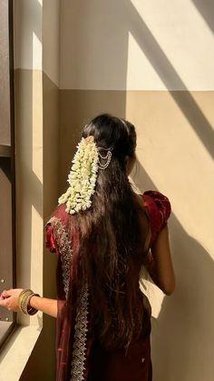 #desi #desiprincess #desifit #saree #southindian #wedding Poses In South Indian Saree, Pose In Indian Outfit, Indian Asthetics Photos, South Indian Girl Aesthetic, Girl In Saree Aesthetic, Traditional Girl Aesthetic, Indian Dress Aesthetic, Desi Wedding Ideas, Desi Picture Poses