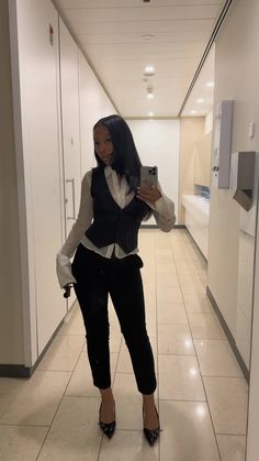 Instagram Law School Visit Outfit, Outfits For Receptionists, Business Casual Dresses For Work, Black Blazer Outfit For Work, Timeless Office Outfits, Lawyer Attire Women, Saleswoman Aesthetic, Casino Worker Outfit, Ulta Outfit Ideas