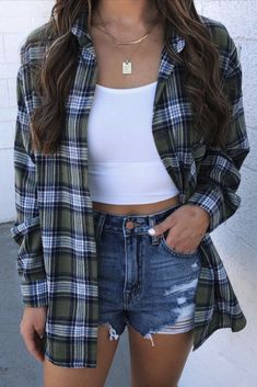 Flannel Outfits Girl, Oversized Flannel Outfit, Girl Flannel Outfit, Casual Flannel Outfits, Outfit With Flannel, Flannel Outfits Summer, Summer Flannel, Flannel Outfits Fall