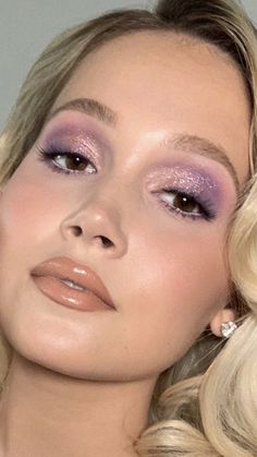 Light Purple Makeup Looks, Light Pink Shimmer Eye Makeup, Purple Shimmer Eye Makeup, Purple Metallic Eye Makeup, Lilac Glitter Eyeshadow, Light Purple Shimmer Eyeshadow, Purple Eye Makeup, Glam Makeup Look, Eye Makeup Designs