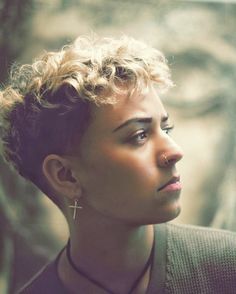 Curly Fades Women, Curly Undercut, Thick Hair Cuts, Taper Fade Haircut, Transitioning Hairstyles, Curly Pixie Cuts, Curly Pixie, Short Curly Haircuts