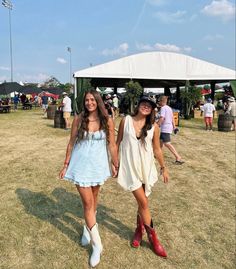 @ana.stowell Concert Oufit, Concert Tailgate, Cute Church Outfits, Country Summer, Summer Festival Outfit, Nashville Outfits