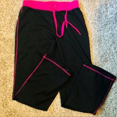 Newbobbie Brooks Black Pink Yoga Pants Brand New With Tags Older Style Of Quality Activewear Pants By Bobbie Brooks Black With Pink Waist Band And Threads And Drawstring Waist Women Ladies Size Medium Black Activewear With Contrast Trim, Pink Stretch Sweatpants For Loungewear, Stretch Pink Pants For Loungewear, Pink Stretch Pants For Loungewear, Sporty Pink Loungewear Pants, Sporty Pink Lounge Pants, Stretch Bottoms With Contrast Trim For Loungewear, Pink Wide Leg Sports Bottoms, Pink Stretch Sweatpants