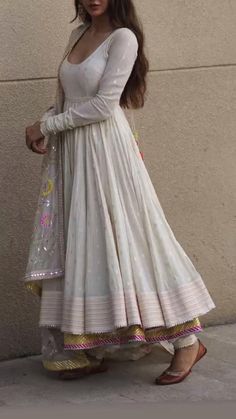 Indian Outfits Modern, Trendy Outfits Indian, Wedding Simple, Traditional Indian Dress, Gaun Fashion, Casual Indian Fashion, Salwar Kamiz, Indian Dresses Traditional