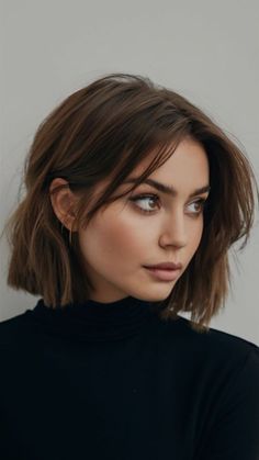 Short Haircuts For Women With Curtain Bangs, Long Curtain Bangs Bob, Cute Chin Length Haircut, Short Hair Frame Face, Mid Bob With Curtain Bangs, Different Bob Haircut, Long Bob With Long Bangs, Textured Bob Curtain Bangs, Brunette Bob With Curtain Bangs