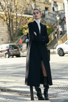 LONG WOOL COAT Styling Long Black Coat, Black Long Peacoat Outfit, Zara Black Coat, Long Black Wool Coat Outfit, Maxi Coat Outfit, Black Wool Coat Outfit, Black Coat Outfit Winter, Long Black Coat Outfit, Long Trench Coat Outfit