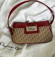 Dior Baguette Bag, Vintage Dior Shoulder Bag, Vintage Dior Bag Outfit, Vintage Designer Pieces, Thrifted Designer Bags, Christian Dior Vintage Bag, Dior Bags Vintage, Vintage Bags Designer, Brown Dior Bag