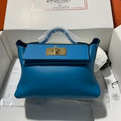 Mini2424 in stock, size 21, just the right size, trendy and practical High-end Blue Tote Bag, High-end Blue Bag With Double Handle, Blue Rectangular Office Bag, Rectangular Blue Office Bag, Luxury Bags With Top Carry Handle, High-end Blue Bag With Detachable Handle, Luxury Blue Box Bag For Errands, High-end Blue Tote Box Bag, High-end Blue Tote Shoulder Bag