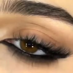 Make Up For Club Night, Bottom Eyeliner Looks, Makeup For All Black Outfit, Dark Eye Makeup Smokey, Powder Eyeliner, Mascara Eyes, Eye Makeup Images, Show Makeup