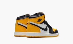 The Air Jordan 1 High OG PS “Taxi” is the preschool sizing of Michael Jordan’s first signature shoe in a colorway inspired by the iconic “Black Toe” Jordan 1 from 1985.  The “Taxi,” also known as “Yellow Toe,” features a yellow leather is found on the perforated toe and black leather is found on the toe cap, forefoot, and eyelets.  The black leather around the toe is inspired by the original Jordan 1 “Black Toe” from 1985.  Release date: August 13, 2022 Black And Yellow Shoes, Jordan 1 Black Toe, Logo Wings, Nike Air Jordan 1 High, White Air Force 1, Logo Retro, Streetwear Accessories, Jordan 1 High Og, Air Jordan Sneakers