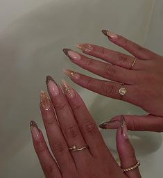 Gold Autumn Nails, Autumn Brown Nails, Nail Designs For Autumn, Brown Nails Design, Stunning Nail Designs, Airbrush Nails, Classy Acrylic Nails, Almond Acrylic Nails, Pearl Nails