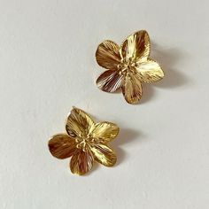 Statement, Women's Fashion Earrings Jewelry With Wire, Gold Flower Earrings, Make Jewelry, Floral Jewelry, Classy Jewelry, Jewelry Essentials, Floral Jewellery