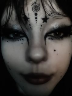 Goth Spotify Covers, Gothic Fairy Makeup, Goth Liner, The Garden Makeup, Easy Goth Makeup, Traditional Goth Makeup, Gothic Clown Makeup, Gothic Makeup Ideas, Whimsigoth Makeup