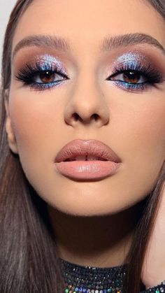 Makijaż Smokey Eye, Makeup Eye Looks, Creative Makeup Looks, Glamour Makeup, Blue Eyeshadow, Makeup Pictures, Makeup Designs