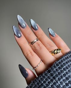 Black Chrome Nails, Cat Eye Nails Polish, Kutek Disney, Eye Nail Art, Velvet Nails, Nagellack Trends, Chrome Nails Designs, Trend 2023