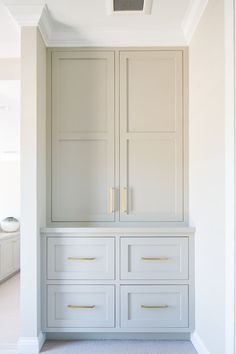 Vanity Styles, Drømme Bad, Bathroom Vanity Style, Beautiful Bathroom Vanity, Custom Bathroom Vanity, Built In Pantry, Real Estat, Bad Inspiration, Decor Baie