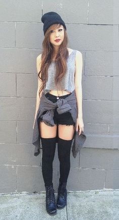 Grunge Beanie, Scene Girl, Look Grunge, Stylish Fall Outfits, Over The Knee Socks, Knee Socks