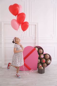 Valentine Indoor Photoshoot, Box Of Chocolates Photoshoot, Valentine’s Day Minis, Valentines Set Up, Valentine Backdrop Ideas Diy, Valentine’s Day Photos, Valentine’s Day Mini Session, Valentines Day Props, Valentines Day Mini Session Ideas