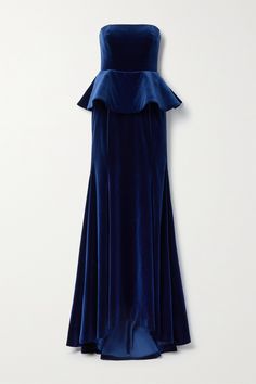 EXCLUSIVE AT NET-A-PORTER. Oscar de la Renta's gown is adorned with a single ruffle at the waist for a peplum effect. Made from plush velvet, it has a strapless neckline supported by internal boning. The royal blue hue pairs especially well with silver jewelry. Royal Dress Aesthetic, Womens Velvet Dresses, The Maxx, Runway Gowns, Blue Velvet Dress, Velvet Gown, Strapless Neckline, Blue Gown, Mr Porter