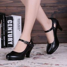 Ideas Dormitorio, Mode Shoes, Goth Shoes, Cinderella Shoes, Round Toe Shoes, Oxford Heels, Strap Pumps, Black High Heels, Toe Shoes