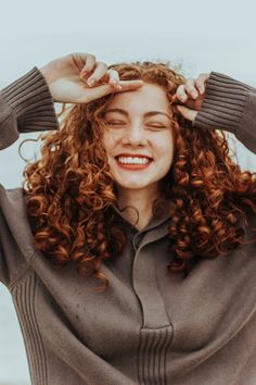 Smile Ruivas Red hair Feelings Sorriso Rio de Janeiro Tumblr Red Curly Hair Aesthetic, Whisper Background, Red Curls, Girls With Red Hair, Curly Hair Women, Voluminous Hair, Cots