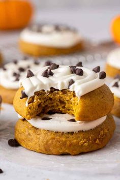 These Crumbl pumpkin cake cookies are thick spiced pumpkin cookies topped with homemade smooth cream cheese frosting and mini chocolate chips. Pumpkin Cake Cookies Recipe, Pumpkin Cake Cookies, Pumpkin Pie Cookies Recipe, Cake Cookies Recipe, Crumble Cookie Recipe, Lifestyle Of A Foodie, Pumpkin Pie Cookies, Cookie Base, Pumpkin Cookie