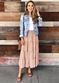 Mode Country, Ivy Costume, Flamboyant Natural, Modest Outfit Ideas, Cute Modest Outfits, Long Skirt Outfits, Summer Work Outfits, Outfit Jeans