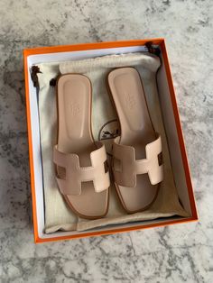 The classic Hermès Oran Sandal with iconic "H" cut-outUnworn & 100% authentic guaranteed. Supplied in its original packaging. DETAILSNatural leather soleNatural leather heelNude beige goatskin insole and liningMade in Italy Need assistance? Use our Sourcery service or speak to a member of our team via WhatsApp Hermes Sandal, Hermes Slippers, Hermes Sandals, Hermes Oran Sandals, Summer Moodboard, Beige Sandals, Mens Travel Bag, Hermes Shoes, Hermes Oran