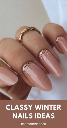 classy winter nails Neutral Nails Holiday, White Christmas Nails Acrylic Holiday, Nails For Christmas Holiday New Years, Nail Art Winter Elegant, Round Acrylic Nails Winter, Christmas Nails Neutral Colors, Nude Christmas Nails Almond, Neutral December Nails, Star Nails Christmas