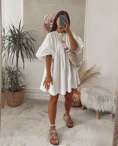 Birkenstock Outfit Summer, White Dress Outfit, Birkenstock Outfit, Mode Boho, Looks Street Style, Summer Dress Outfits, White Dress Summer, Mode Inspo, Trend Fashion