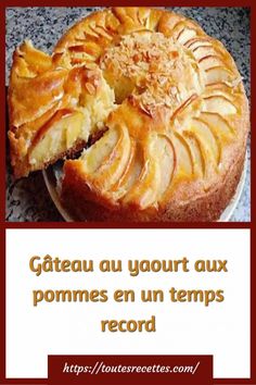 there is a cake with apples on it and the words written in french above it