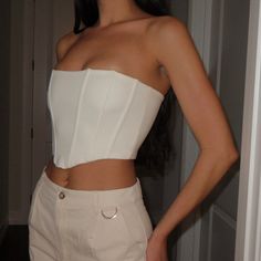 Materials: 62% Rayon, 33% Nylon 5% Spandex White Soft Corset Cropped Top Zip up back Juliette is wearing a Size Medium Juliette is 5'9" White Corset Top Outfit, Corset Cropped, Corset Top Outfit, Cropped Corset, White Corset Top, Fits Inspo, White Corset, Corset Crop Top, Top Outfit