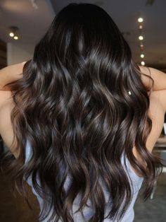 Sun Kissed Brunette, Dark Brown Balayage Hair, Brown Balayage Hair, Dark Brown Hair With Highlights, Cinnamon Hair, Highlights Ideas, Black Hair Balayage, Hair With Highlights